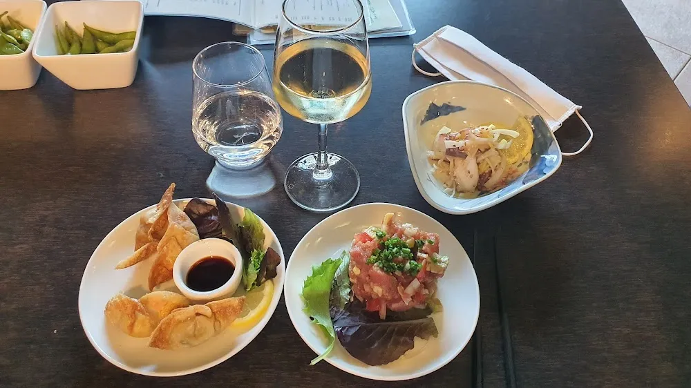 Gyoza Frits Aux Légumes Tartare de Thon Salade de Poulpe Miso